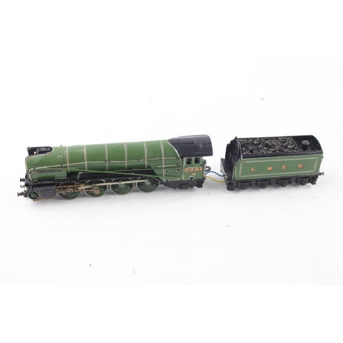 1082 - Vintage Cock of the north 2001 Loco & Tender  in L.N.E.R Livery  OO Gauge  Items are in vintage cond... 