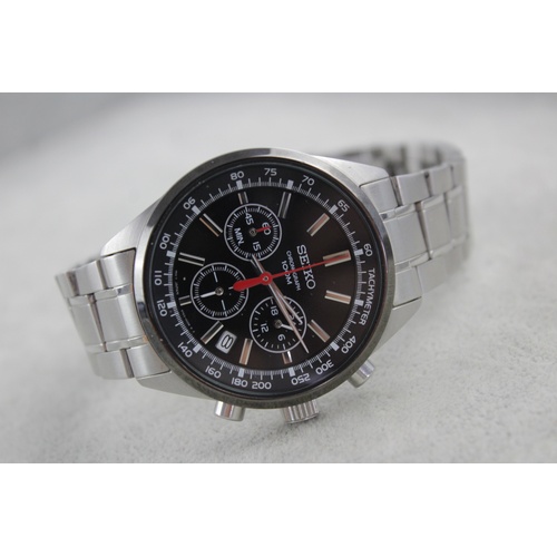 Gents Seiko chronograph 100m wristwatch Quartz working- new battery fitted  face - 4cm x  Stra