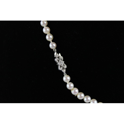 78 - Vintage graduated cream pearl necklace w/ diamond set 9ct white gold clasp, approx length of necklac... 