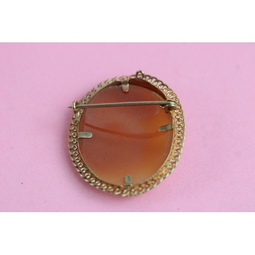 94 - 9ct gold classical profile cameo brooch (6g)