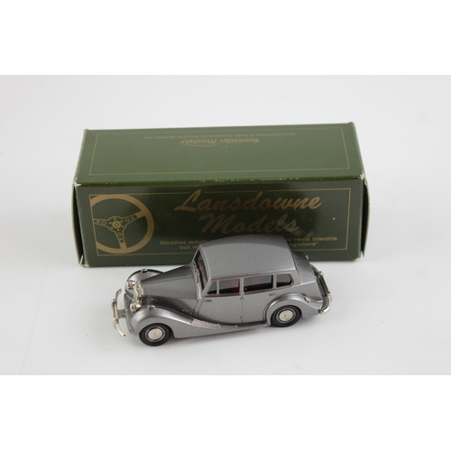 1087 - Vintage Boxed Lansdowne models 1954 Triumph Renown Saloon diecast model LDM8  Item is in good vintag... 