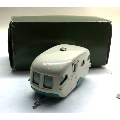 1084 - Vintage Boxed Lansdowne models Willerby Vogue caravan diecast model LDM17  Item is in vintage condit... 