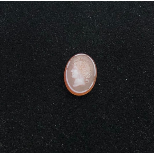 511 - Fine antique cameo / intaglio measures approx 18mm by 14mm