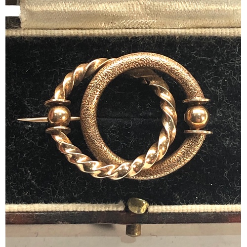 517 - boxed vintage 14ct gold brooch measures approx 28mm by 22mm hallmarked 585mm weight 4.1g