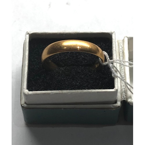 525 - 22ct gold wedding band weight 4.1