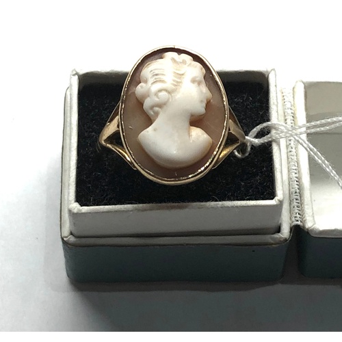 532 - 9ct gold ladies hard stone cameo ring weight 4.3g