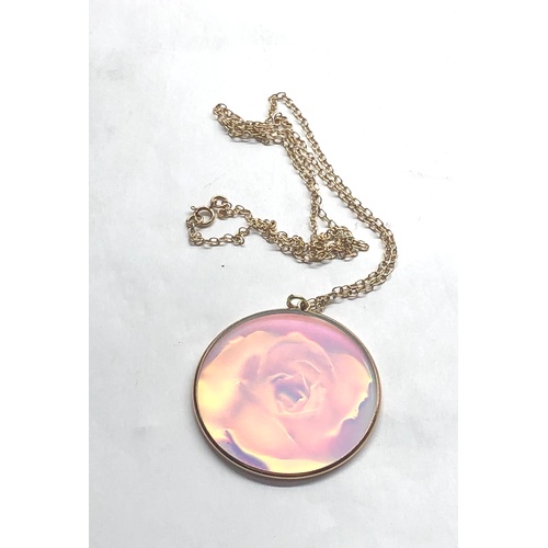 533 - Hologram pendant on 9ct gold chain