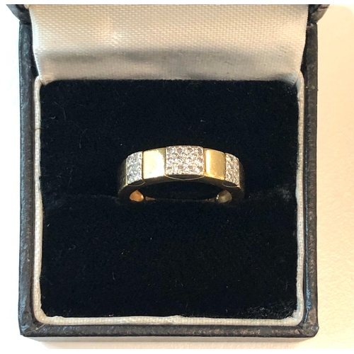 540 - 18ct gold and diamond dress ring weight 3.3g