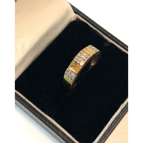 540 - 18ct gold and diamond dress ring weight 3.3g