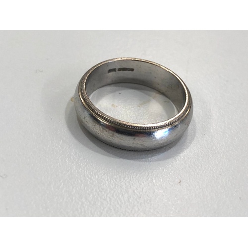 545 - 18k White gold wedding band weight approx 9.9g