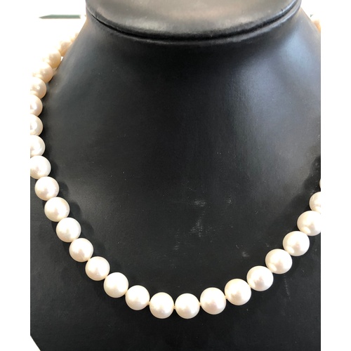 547 - Pearl necklace with 14ct clasp