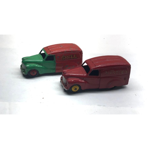 1092 - 2 dinky austin vans 470 in good condition age related wear and marks