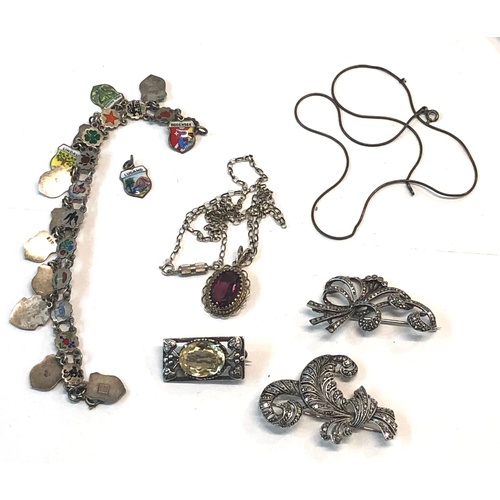 550 - Selection of vintage silver jewellery includes marcasite brooches and flag charm bracelet