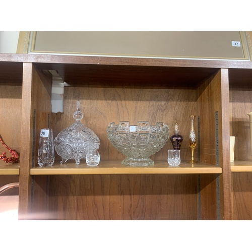 38 - Shelf of glassware