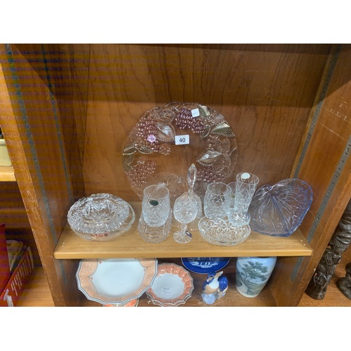 40 - Shelf of glassware