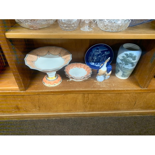 40a - Shelf of pottery