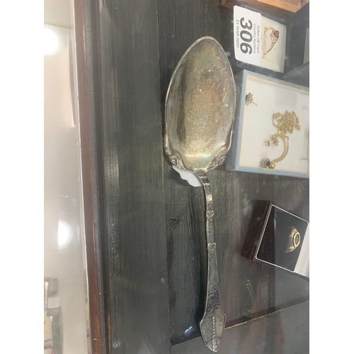 305 - Unusual continental silver serving spoon weight 60g