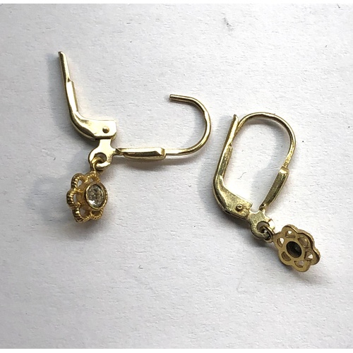 143 - Continental 8ct gold earring hallmarked 333