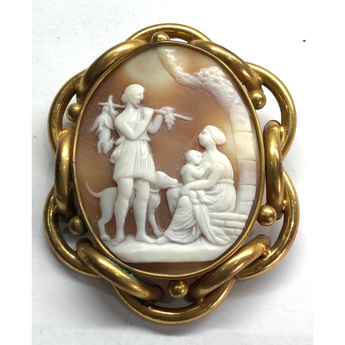 154 - Large Victorian cameo brooch carved shell scenic cameo set in yellow metal frame measures approx 68m... 