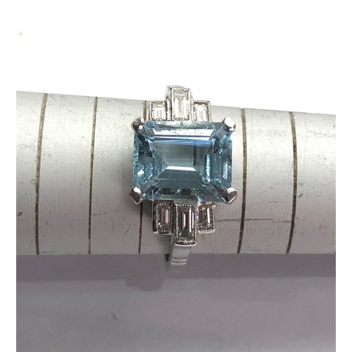 166 - Aquamarine and diamond ring set with large central aquamarine that measures approx 9.5mm by 7.5mm wi... 