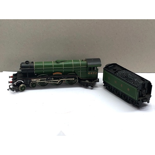 393 - Hornby 00 gauge 4472 flying scotsman electric loco and tender L.N.E.R