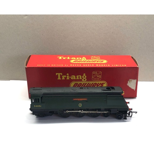 394 - Vintage boxed triang 00 gauge 34051 Winston churchill battle of Britain loco