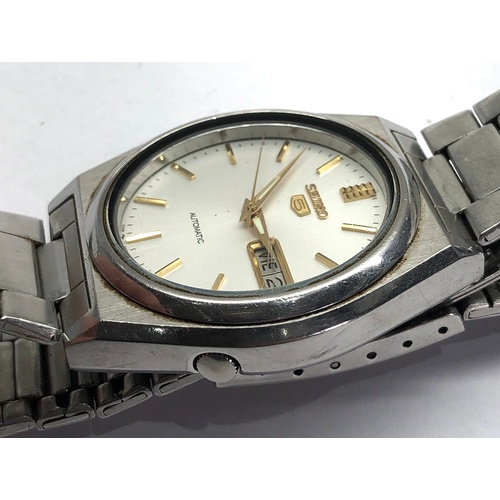 303 - Seiko 5 7009-876a gents s/steel wristwatch automatic