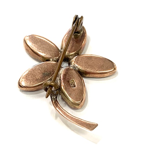 152 - 9ct gold hallmarked vintage flower brooch, approximate total weight 4.2g