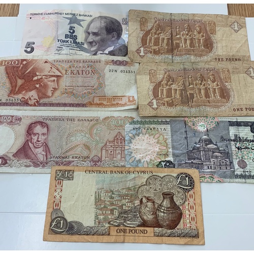 383 - Selection foreign bank notes