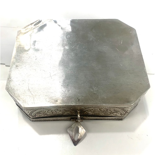 105 - Silver Asian trinket box, no hallmarks but tests as silver, this item does have some damage to the b... 