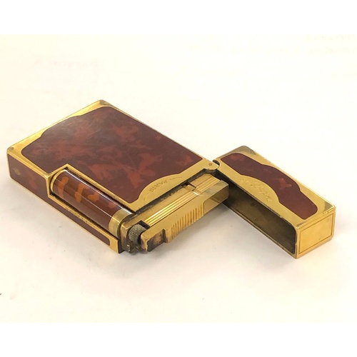 393 - Vintage S.T Dupont Paris cigarette lighter, in good untested condition as shown in images.