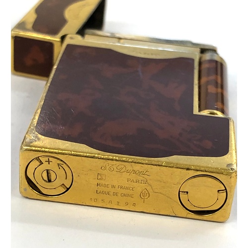 393 - Vintage S.T Dupont Paris cigarette lighter, in good untested condition as shown in images.