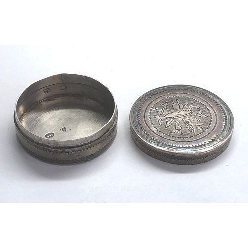126 - Antique silver pill / patch box measures approx 4.4cm dia by 1.8cm continental silver hallmarks