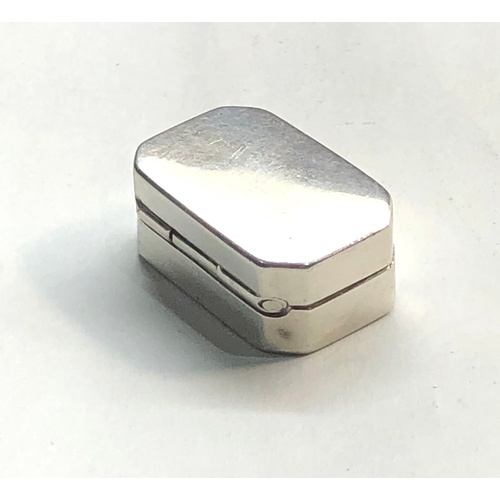 151 - Antique Georgian silver vinaigrette Birmingham silver hallmarks measures approx. 24mm by 16mm and 10... 