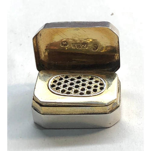 151 - Antique Georgian silver vinaigrette Birmingham silver hallmarks measures approx. 24mm by 16mm and 10... 