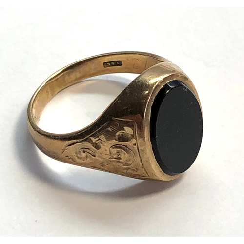 135 - Gents black stone 9ct gold ring weight 6.6g, good as shown condition