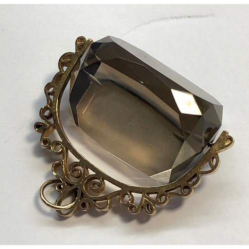 156 - Over sized 9ct gold smokey Quartz swivel fob measures approx 39mm by 38mm total full 9ct gold hallma... 