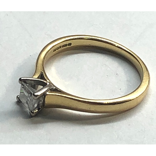 151 - 18ct Gold princess cut diamond ring stone measures approx 4mm weight 3.4g, good condition