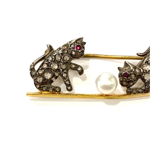 175 - Rose diamond and pearl brooch, depicting playing kittens, gold back, silver front. Approximate Measu... 