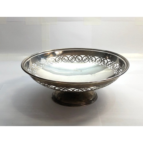 127 - Antique Chester silver fruit bowl measures approx  21.5cm dia height 8cm Chester silver hallmarks we... 