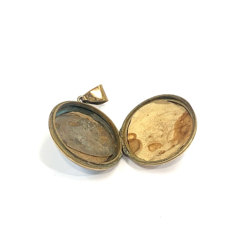 369 - Gold tone locket, approximate measurements: 2 inches