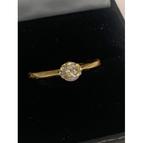 167 - Vintage 18ct gold diamond ring diamond measures approx 5mm dia weight 1.9g