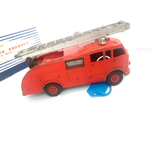 471 - Dinky Toy Fire Engine 555 with extending ladder, complete with box, condition as seen in images