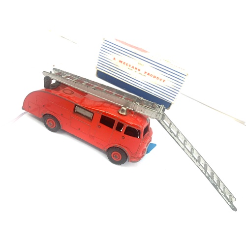 471 - Dinky Toy Fire Engine 555 with extending ladder, complete with box, condition as seen in images