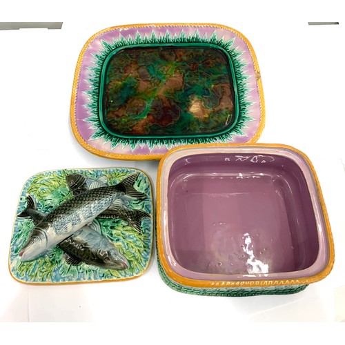 353 - Fine George Jones Majolica lidded dish set with fish on lid named on base plate measures approx 22cm... 