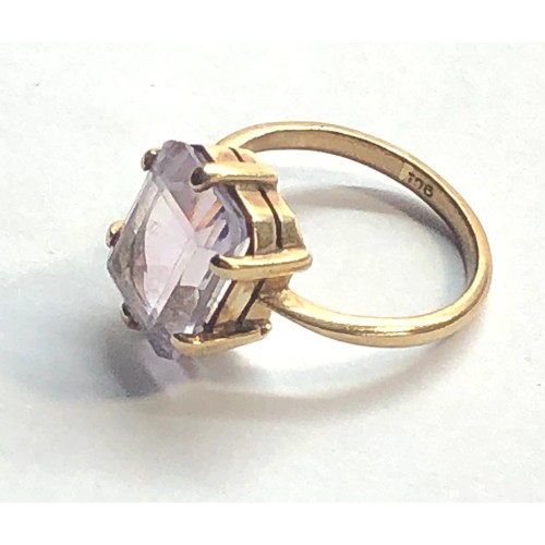 196 - 9ct gold amethyst  ring weight 3.2g size j