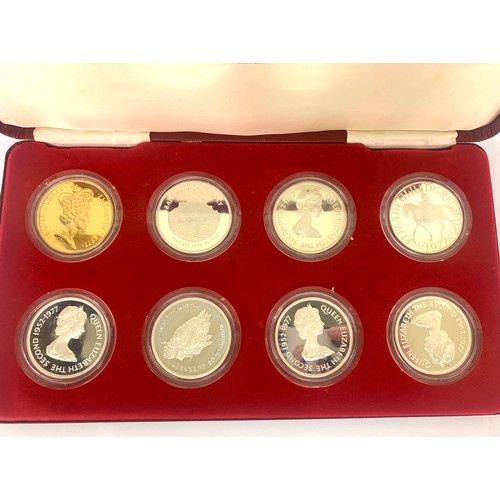 418 - Set of 1977 Silver jubilee crowns in presentation box with certificate