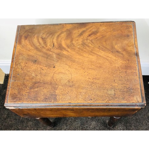 429 - Early Victorian drop leaf sewing table, good antique condition, approximate measurements: Height: 26... 