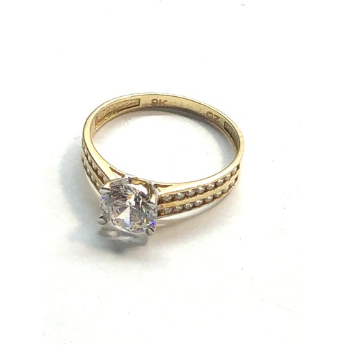 460 - 9ct gold stone set dress ring weight 2g