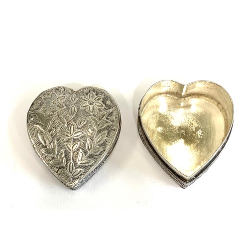 70 - Continental silver shaped heart box